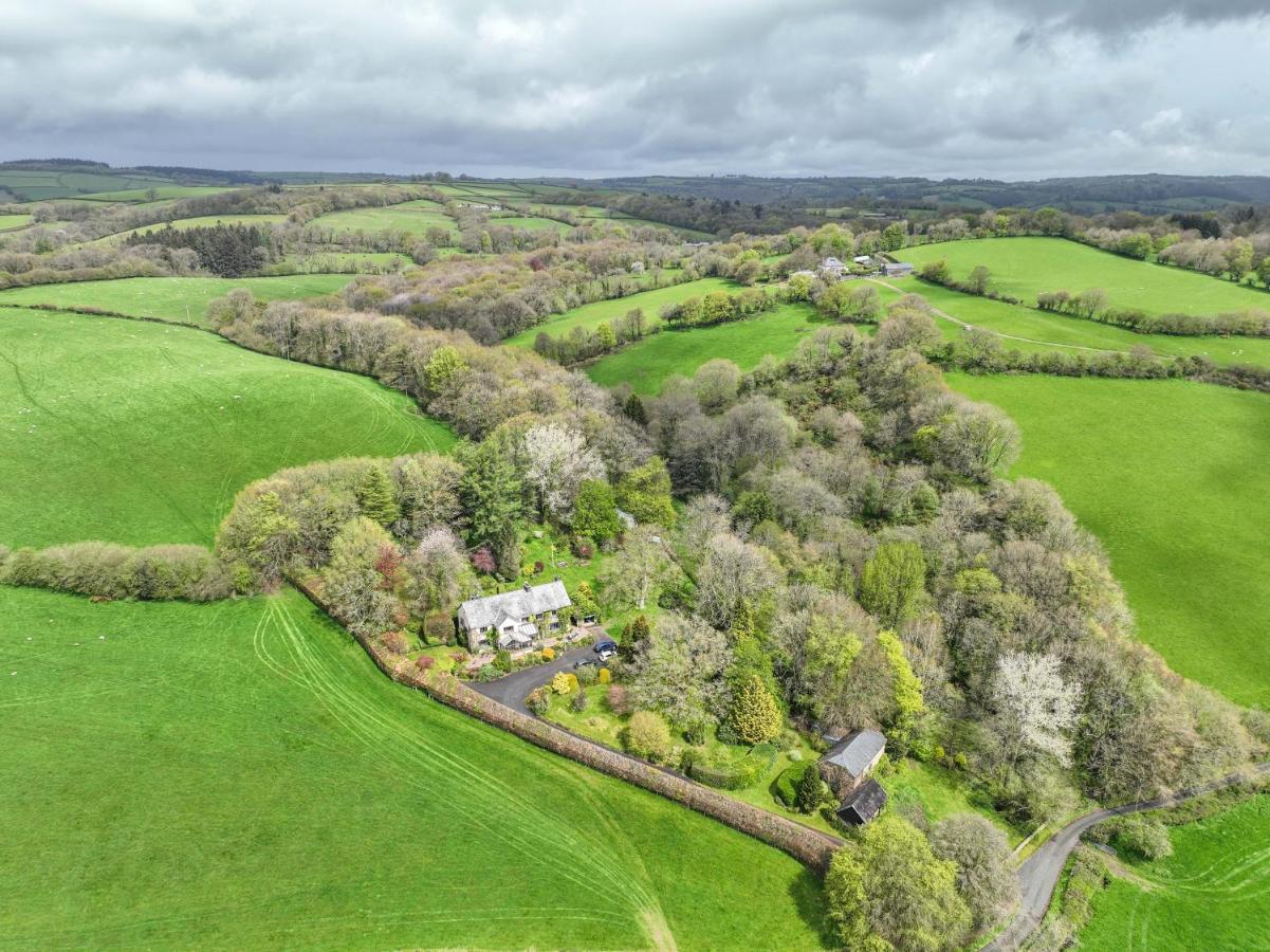 Nutsford House Panzió Dulverton Kültér fotó